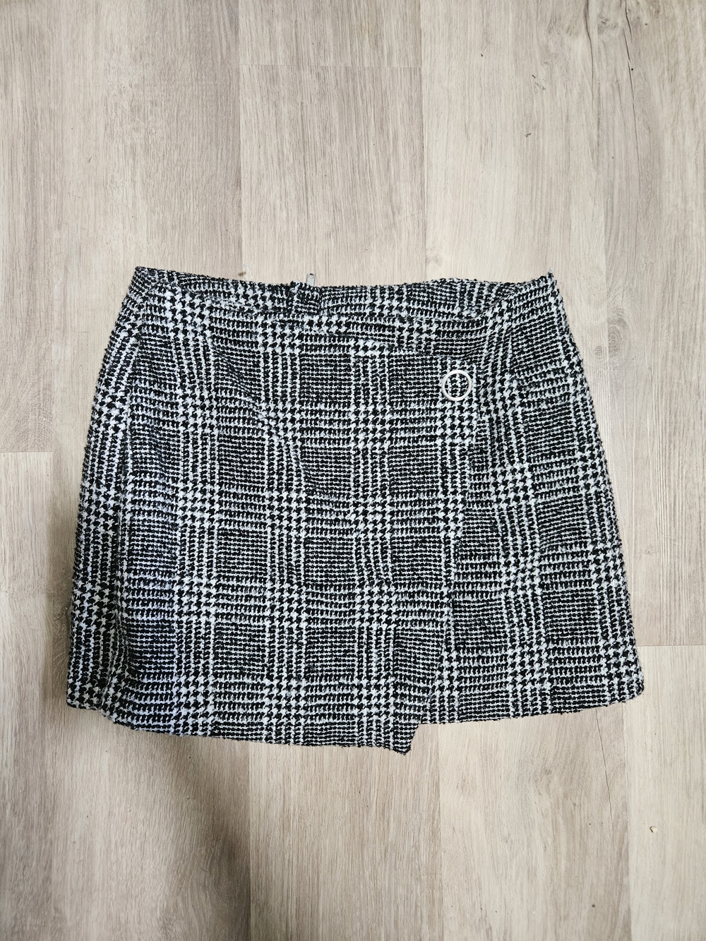 H&M Divided Houndstooth Tweed Mini Skirt Size 12 Plaid Asymmetric Wrap Front